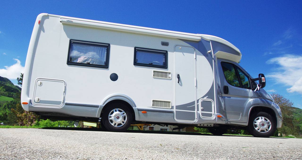 Aire camping-car sécurisée au camping Détente et Clapotis, Lac de Paladru
