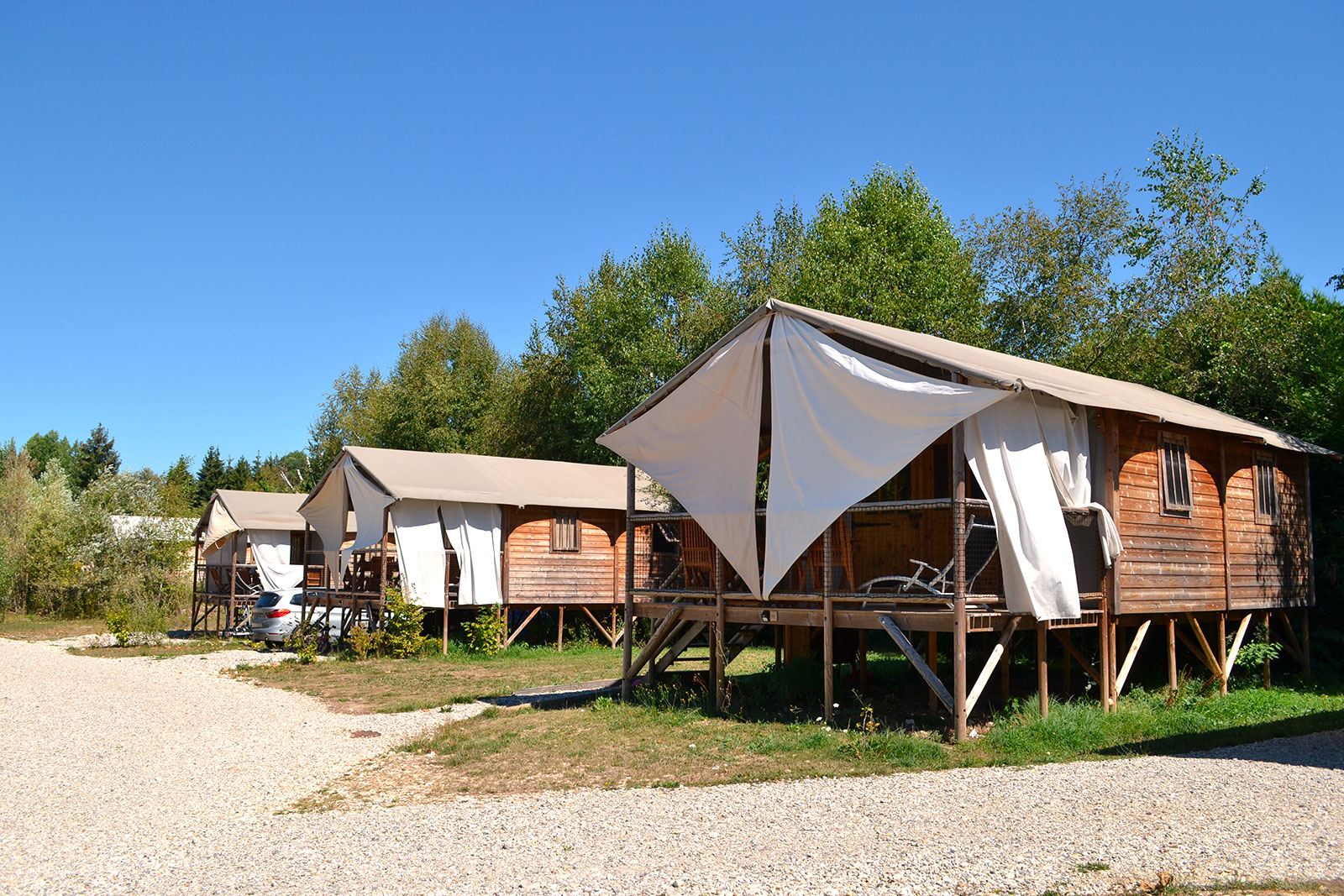 Stilted eco-chalet in a forest setting, Détente et Clapotis campsite, Lac de Paladru