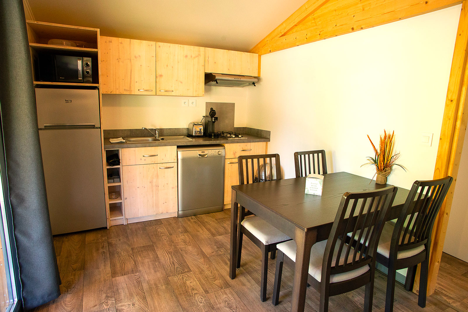 Cuisine équipée du Chalet Libella — Camping Détente et Clapotis