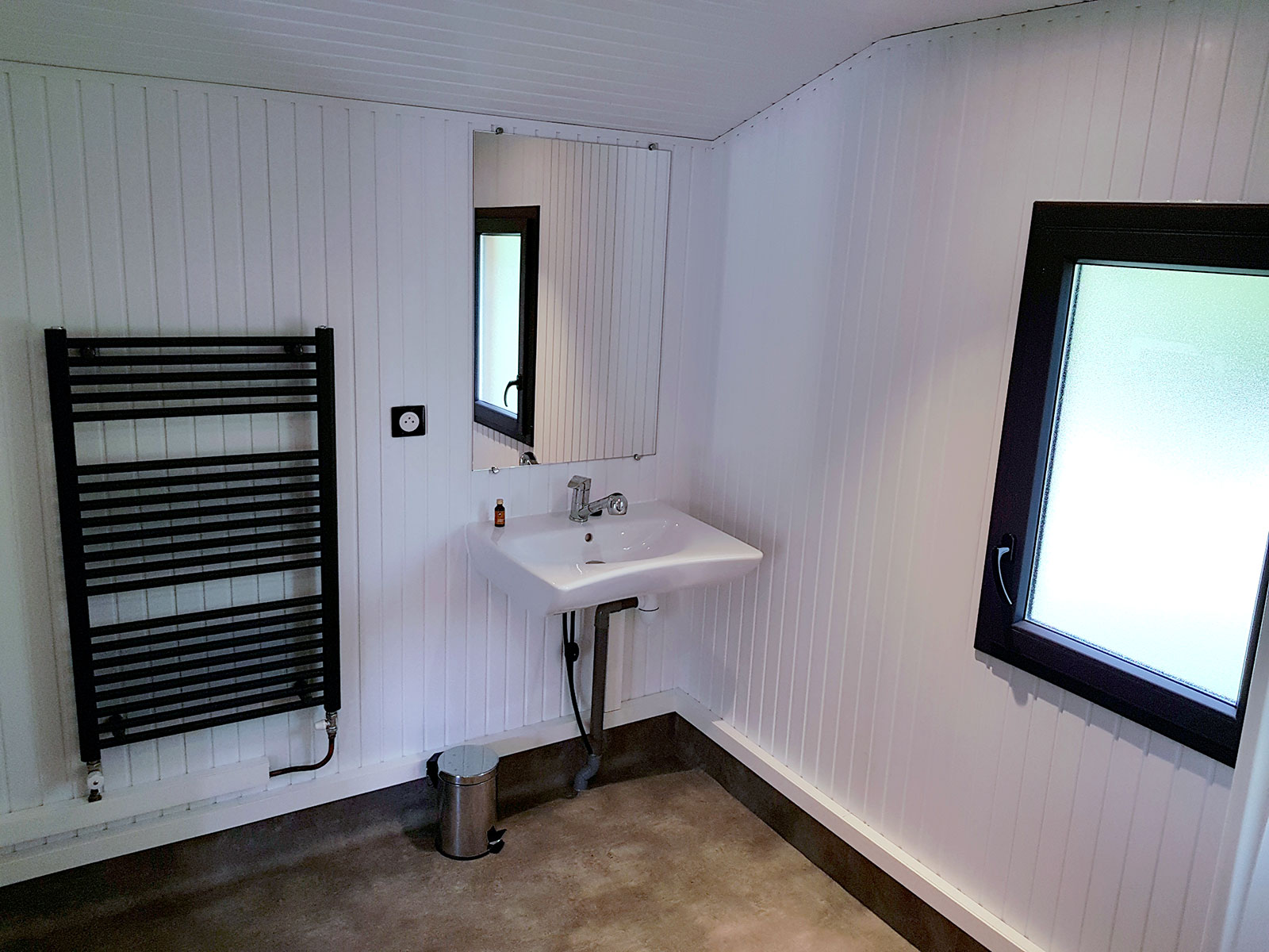 Chalet PMR de plain-pied avec accès adapté, camping Détente et Clapotis Lac de Paladru