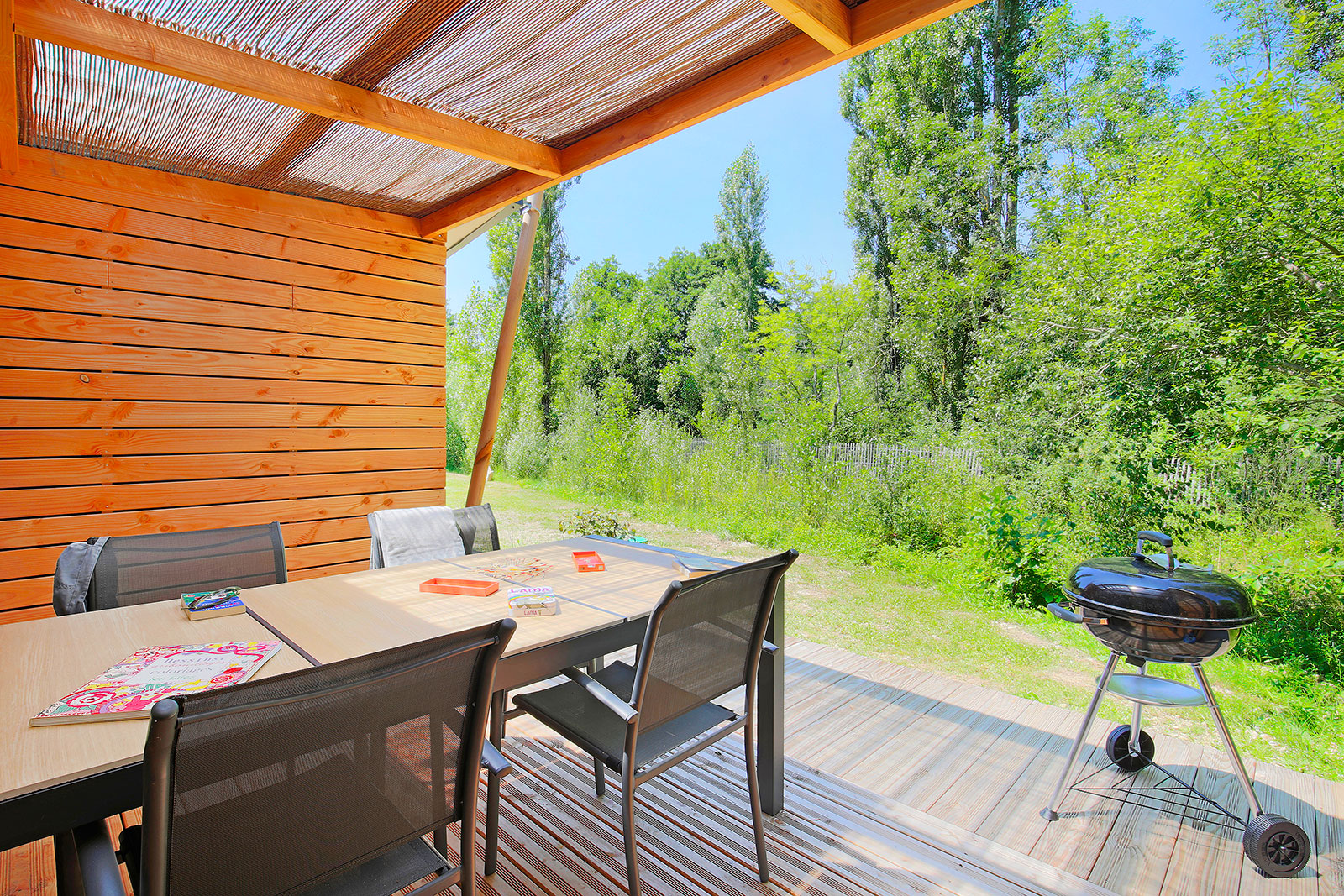 Chambre double du Natura Lodge avec literie incluse, camping Lac de Paladru