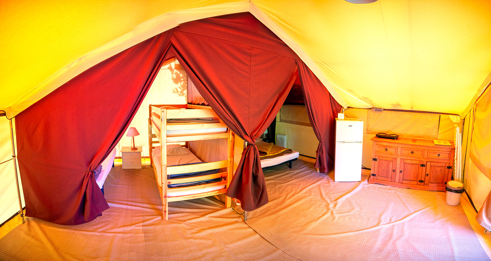 Chambre de la Tente Lodge, hébergement nature Lac de Paladru Isère
