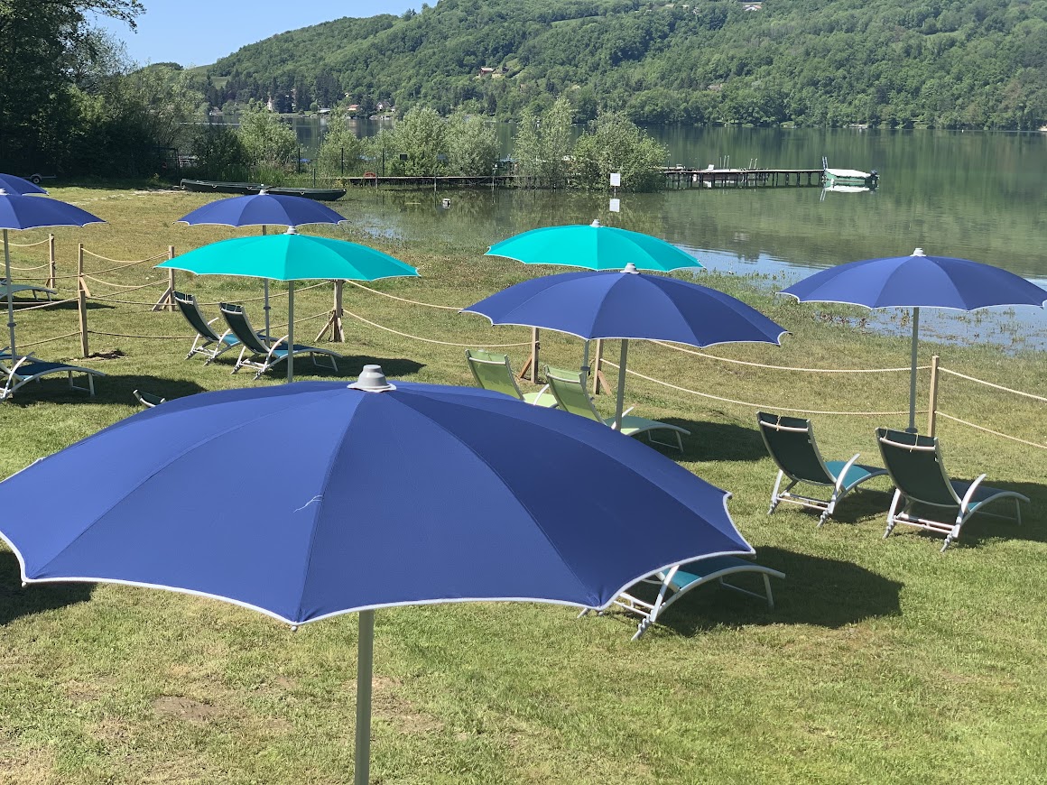 Supervised natural beach at Détente et Clapotis campsite on Lac de Paladru, Montferrat Isère