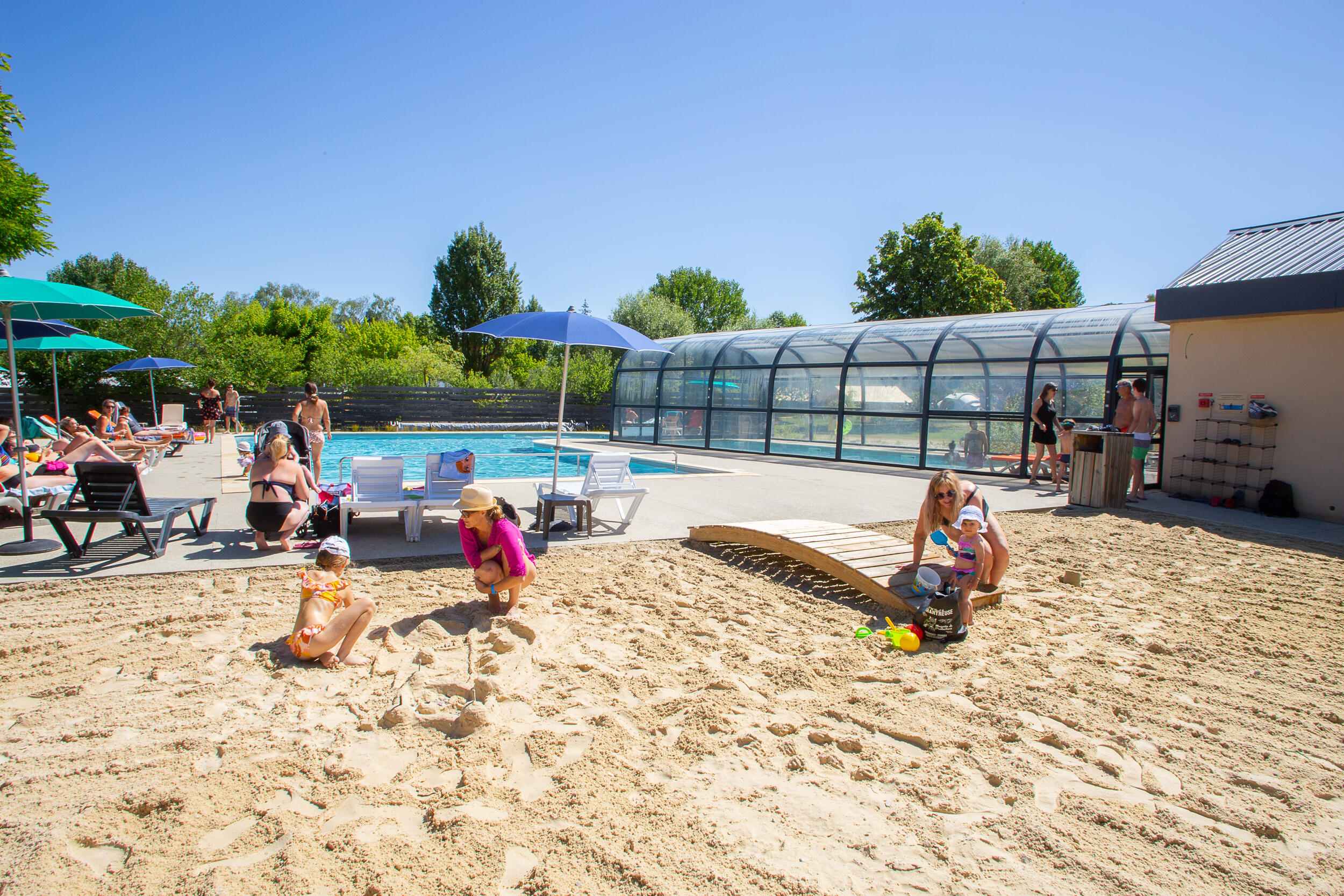 Atelier de sable et jeux pour enfants au camping Détente et Clapotis au lac de Paladru