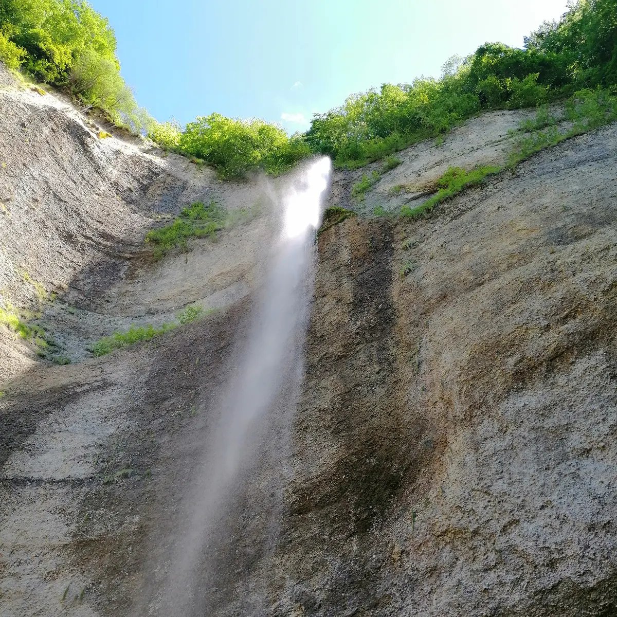 Cascade de la Pisserotte à Saint-Joseph-de-Rivière, à 30 minutes du camping Détente et Clapotis