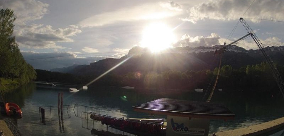 EXO 38 Wake Park au Lac des Martelles à Tencin, à 1h du camping Détente et Clapotis