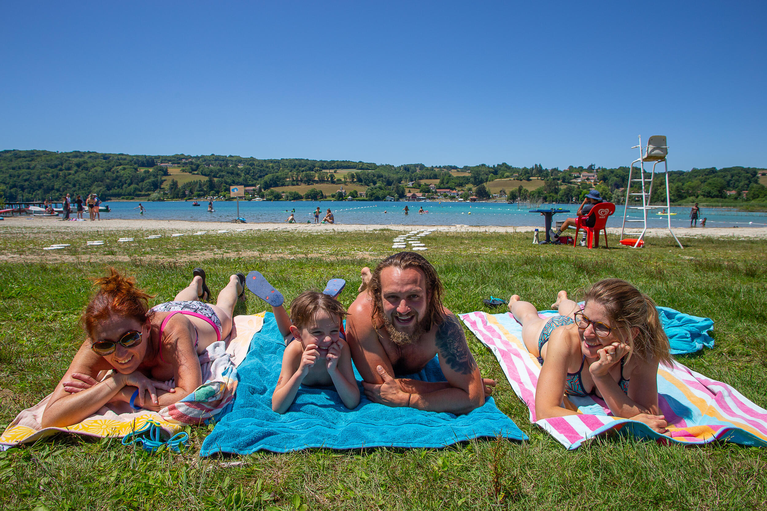 Famille en vacances au lac de Paladru au camping Détente et Clapotis
