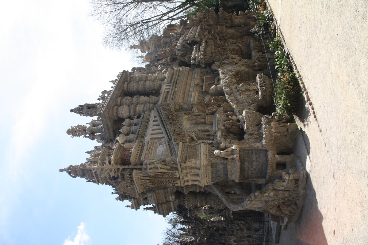 Palais idéal du Facteur Cheval à Hauterives, à 1h du camping Détente et Clapotis