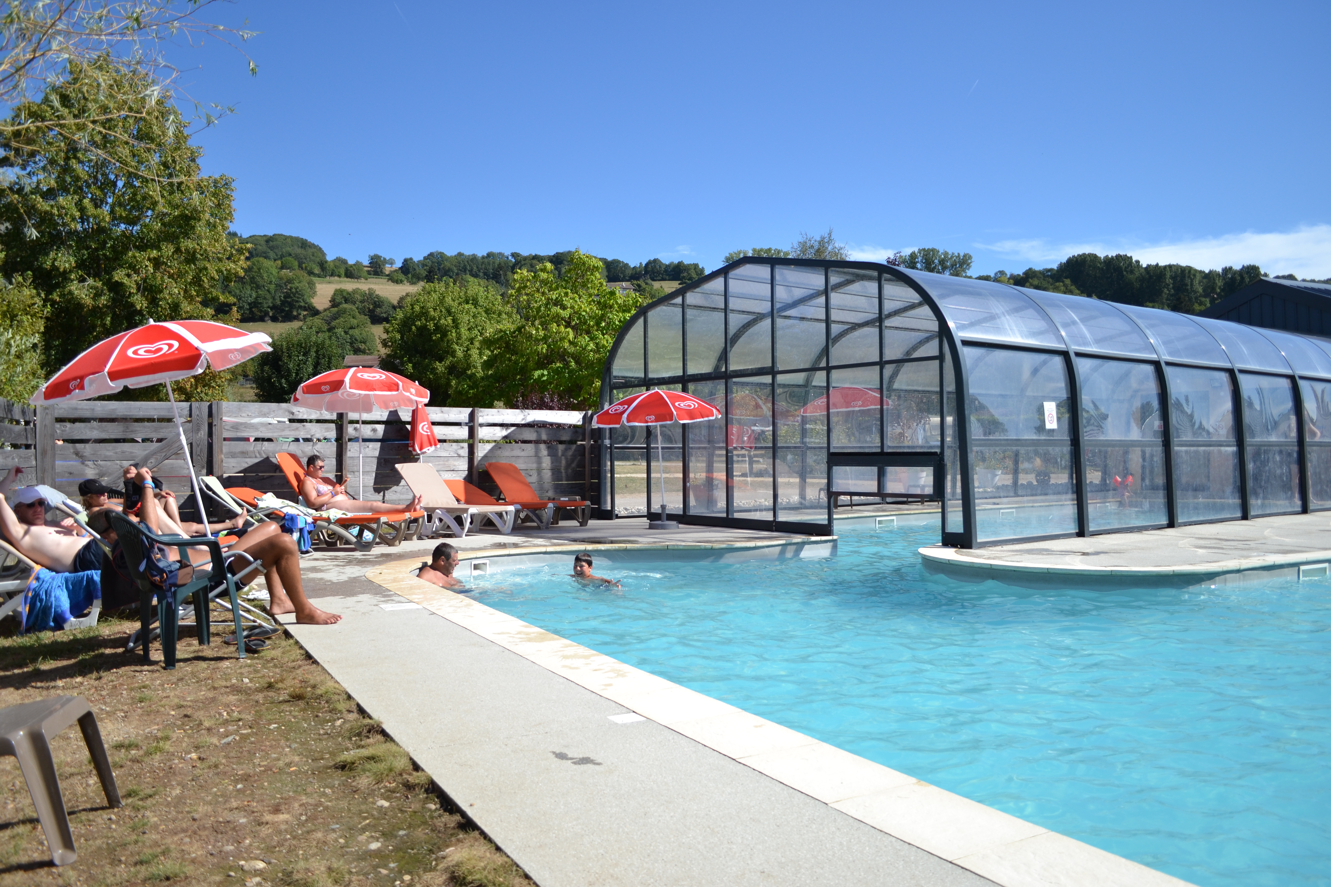 Piscine chauffée du camping familial Détente et Clapotis en Isère