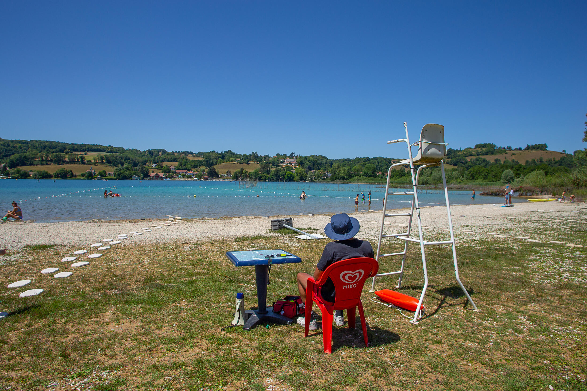 Plage du lac de Paladru au camping Détente et Clapotis, cadre du Club des Clapotins