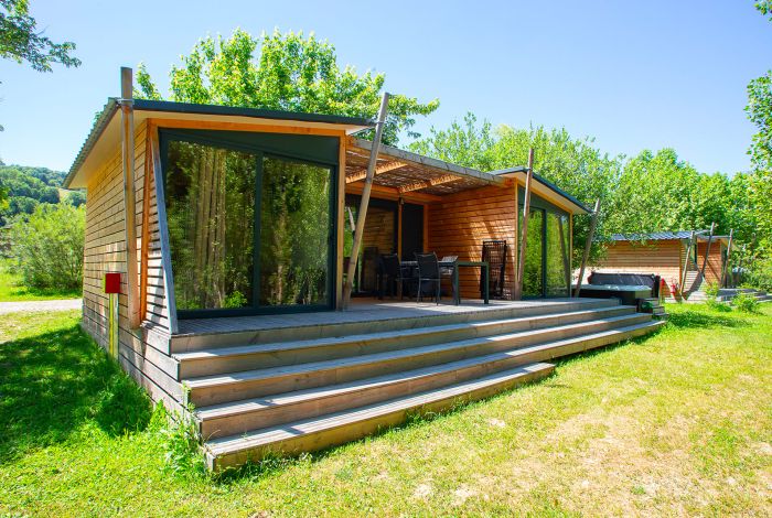 Natura Lodge for 4, comfortable accommodation at Lac de Paladru campsite for seniors